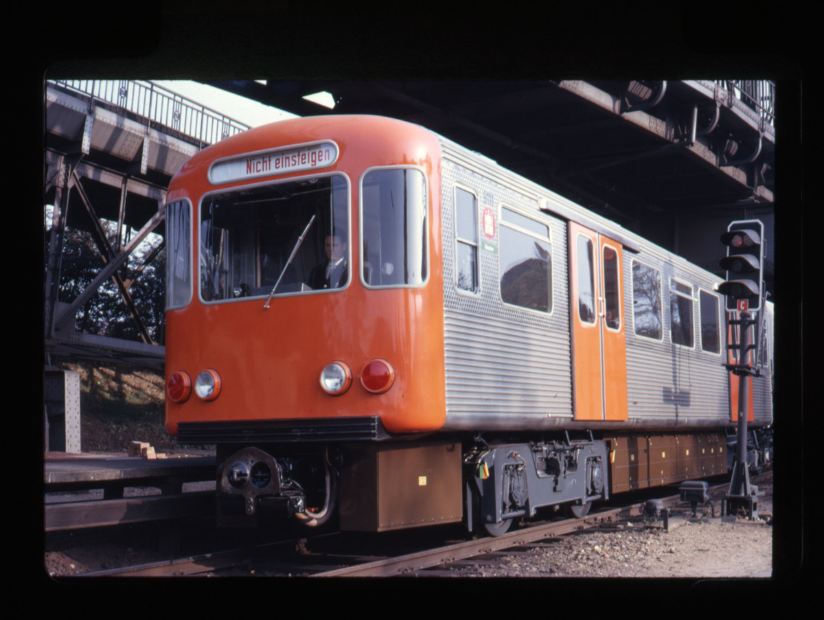 1200_Hamburger-Hochbahn-1959-1962-Entwurf-Gugelot-Entwickungsgruppe-2-D-1_0629-c-HfG-Archiv