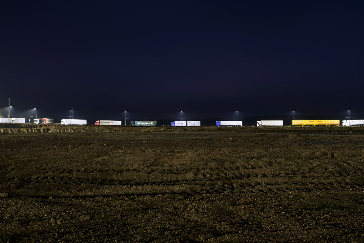 Slanted-6-Steel-Cities_146_Trucks-seen-from-logsitcis-shed-construction-site_Studio-Flusser_2019