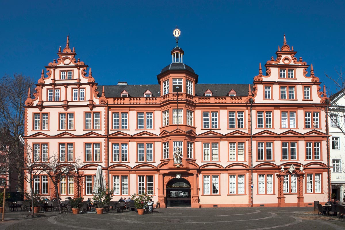 Slanted-Gutenberg-Museum-Mainz-1200px_04