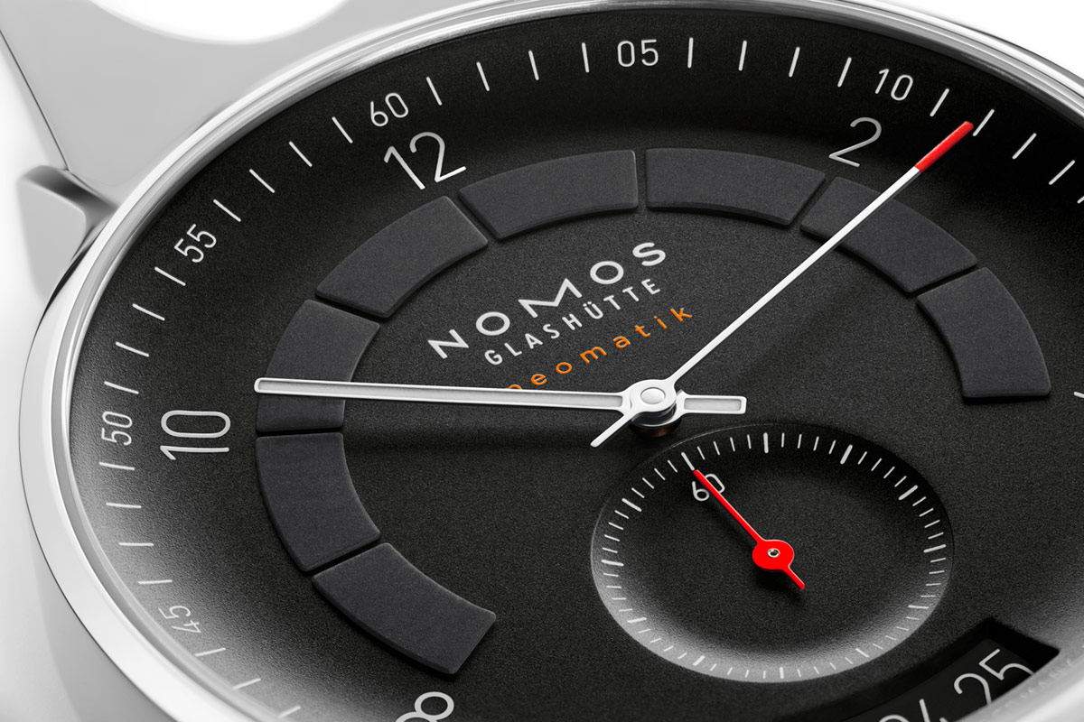 Slanted-NOMOS-Glashütte-Autobahn_07