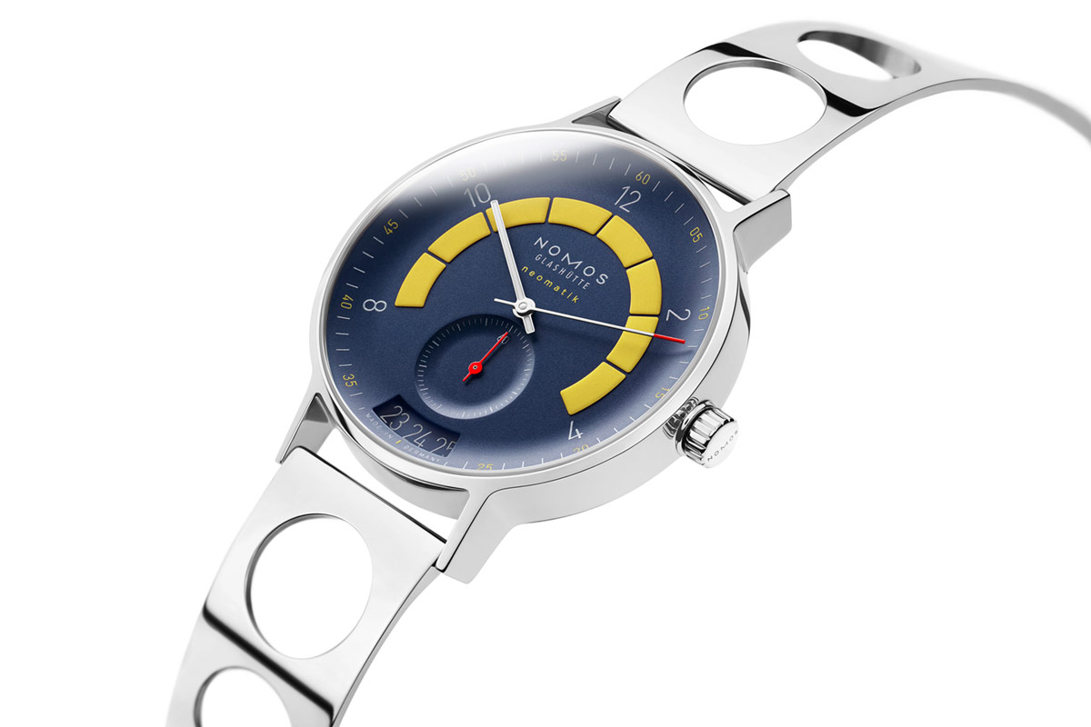 Slanted-NOMOS-Glashütte-Autobahn_09