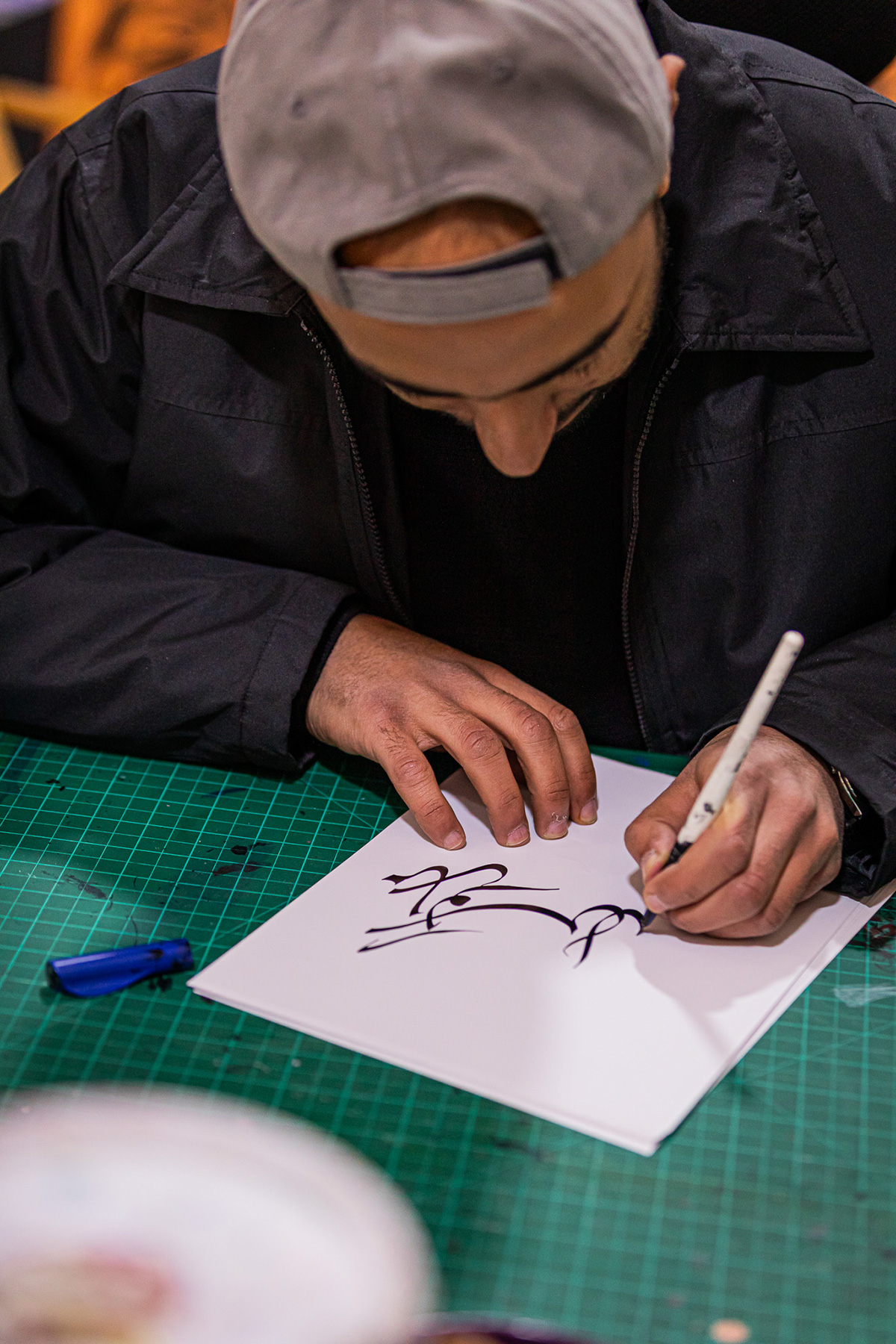 slanted-hoodie-arabic-scripts-negmedine-01